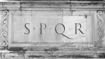 Iscrizione SPQR : Senatus Populusque Romanus