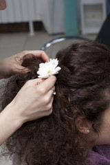 Obraz na płótnie Canvas Hairstyling with flowers