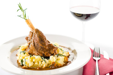 Lamb knee in sauce with mashed potatoes
