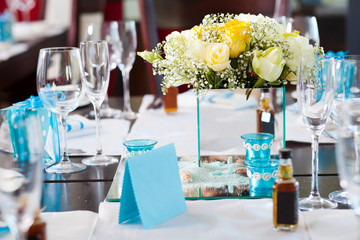 elegant wedding table setting