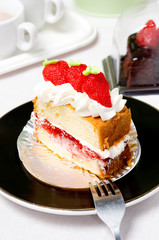 Cheesecake with fresh strawberries
