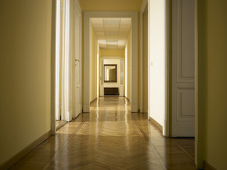 interior classic long corridor, nobody inside interni, corridoio