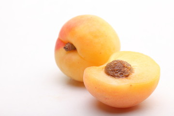 Albaricoque y mitad