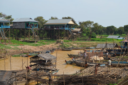 Vista de la aldea flotante de Kompong Pluk. Lago Tonle Sap