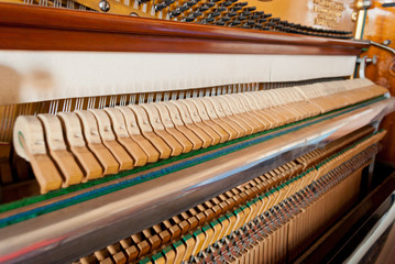 Open upright piano mechanism