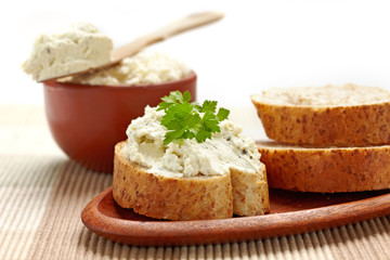 bread with cream cheese