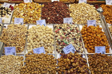 Barcelona, La Boqueria. Eine Markthalle für Waren aller Art