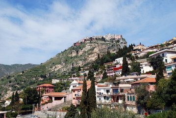 Fototapeta na wymiar Sycylia - Widok z Taorminy do Castelmola