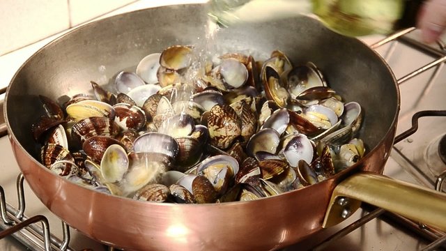 cooking the clams