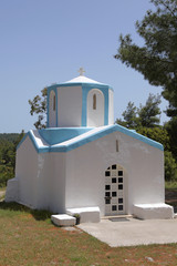 Fototapeta na wymiar idyllisch gelegene Kapelle auf rhodos