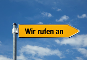 Pfeil mit blauem Himmel WIR RUFEN AN