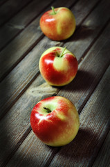 Apples in a row