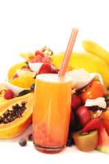 Bubble Tea orange mit Obstdeko