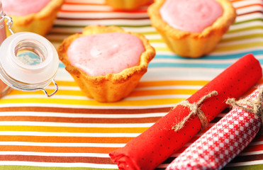 Cake with raspberry yogurt dessert