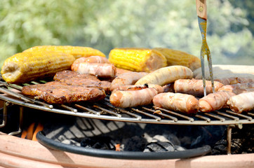 Grillfleisch und Wurst