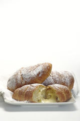 still-lfe di brioches alla crema