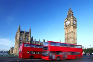 Deurstickers Big Ben met rode stadsbussen in Londen, VK © Tomas Marek