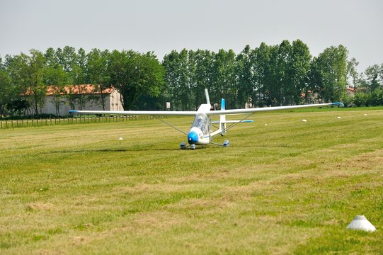 ultralight airplane landing