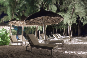 éclairage de nuit sur plage