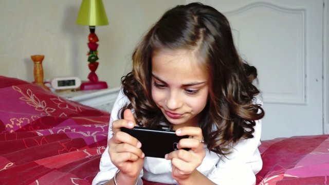 jouer &agrave; des jeux video sur un mobile