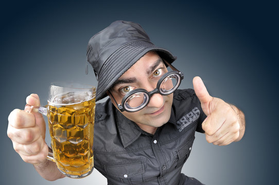 Celebrando con cerveza.