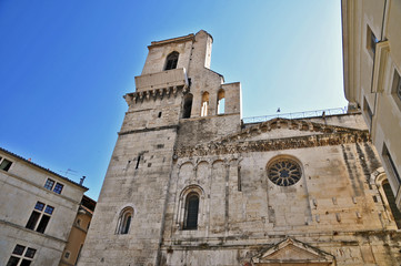 Fototapeta na wymiar Nimes, Katedra