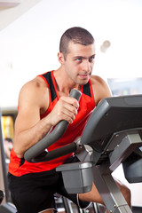 Fototapeta na wymiar Man training in the gym