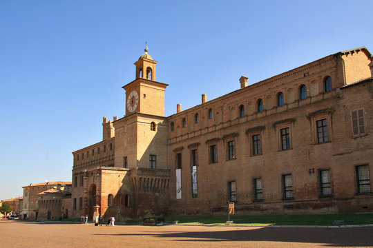 Carpi, Piazza Martiri