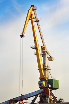 Heavy crane
