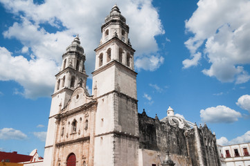 Fototapeta na wymiar Katedra Campeche (Meksyk)