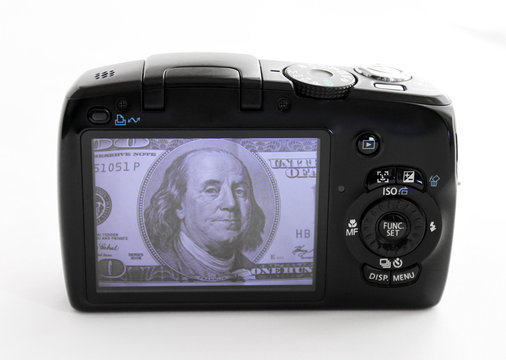 shot of 100 dolars on camera display