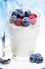 Yogurt with raspberries and blueberries