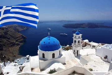 Papier Peint photo autocollant Santorin Île de Santorin avec le drapeau de la Grèce