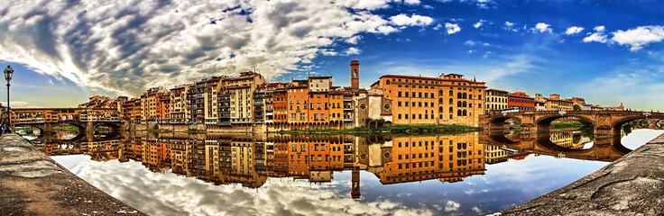 HDR ... Panoramic View of the old bridge ... Florence