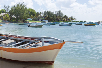 Naklejka na ściany i meble barques au mouillage, île Maurice