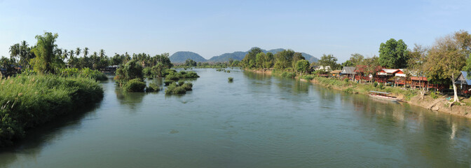Fototapeta na wymiar Mekong River, które dzieli wyspy Don Det i Don Khon