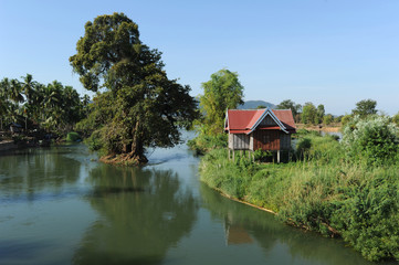 Fototapeta na wymiar Mekong River, które dzieli wyspy Don Det i Don Khon