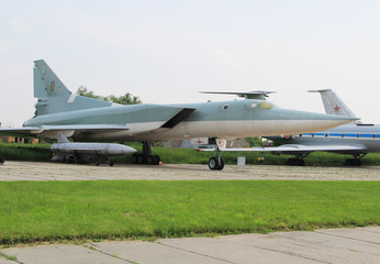 Fototapeta na wymiar KIJÓW, UKRAINA-MAY 16: Tu-22 w Muzeum Lotnictwa Państwowego