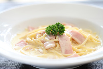 Spaghetti Carbonara with ham and cheese