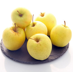 Pommes Golden sur ardoise