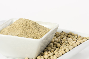 White pepper grain and powder