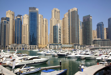 Fototapeta na wymiar Dubai Marina cityscape. Klub jachtowy