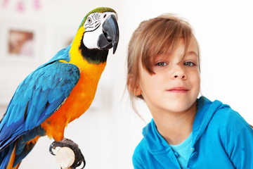 Child with ara parrot