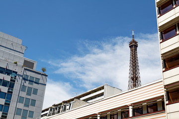 Obraz premium Immeubles et Tour Eiffel.