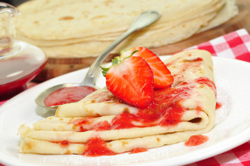 Pfannkuchen mit Erbdeersoße