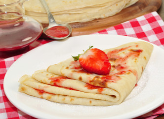 Pfannkuchen mit Erbdeersoße