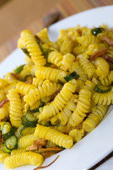 Pasta fresca con fiori di zucca e zafferano