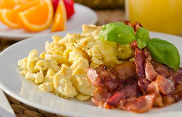 Scrambled eggs with bacon