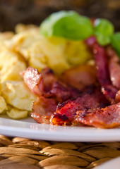 Scrambled eggs with bacon