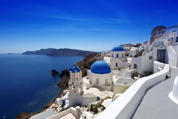 Abwaschbare Fototapete Santorini Santorini mit traditionellen Kirchen in Oia, Griechenland